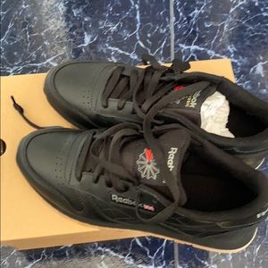 Reebok classic black leather sneaker NWT 8.5